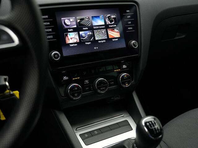 Skoda OCTAVIA 1.0 TSI 115 pk Ambition Business Plus | Navigatie | Stoelverwarming | Parkeersensoren achter | Leder/stof