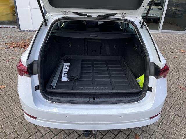 Skoda OCTAVIA Combi 1.5 e-TSI Business Edition Plus | Trekhaak | Stoelverwarming | Head up display |