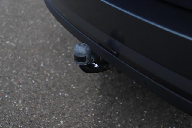 Skoda OCTAVIA Combi 1.0 TSI Greentech Sport Business RS Sportstoelen Trekhaak Navigatie Carplay Android Climate Cruise Control 17 inch LMV Parkeersensor