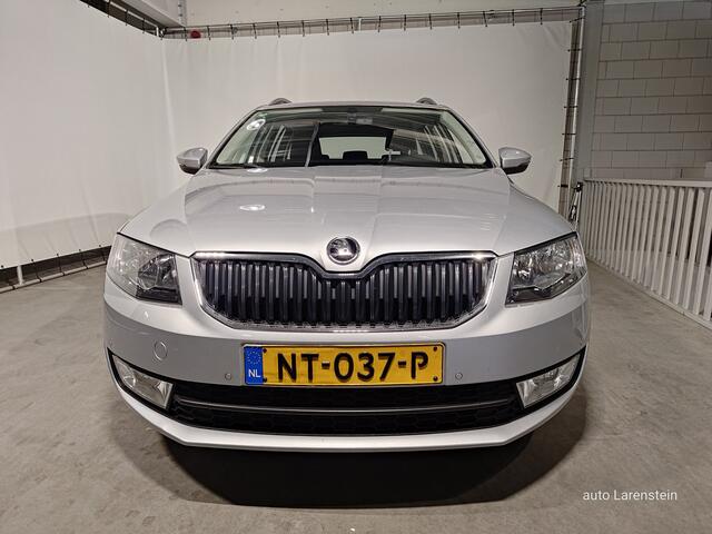 Skoda OCTAVIA Combi TSI 116pk Greentech Ambition Style Business 85kw Navi / Cruise C./ Clima / PDC DAB / WiFi