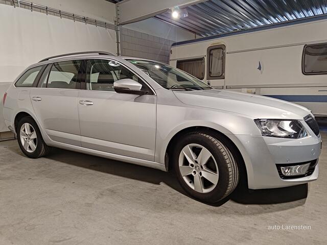 Skoda OCTAVIA Combi TSI 116pk Greentech Ambition Style Business 85kw Navi / Cruise C./ Clima / PDC DAB / WiFi