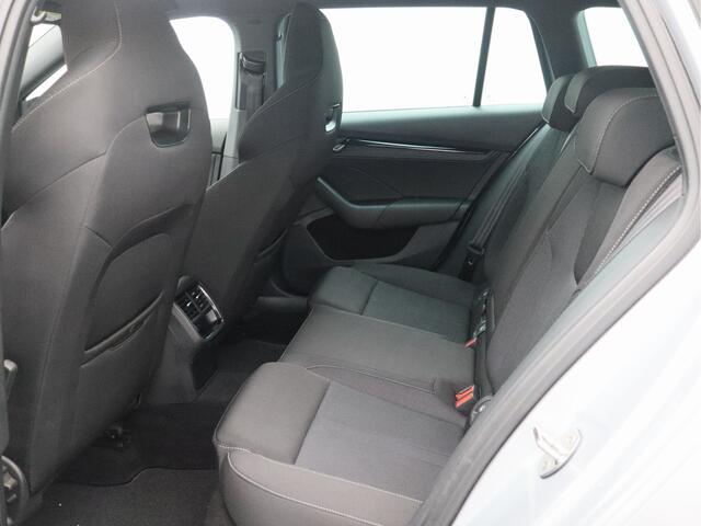 Skoda OCTAVIA Combi 1.5 e-TSI Sport Business/ automaat!