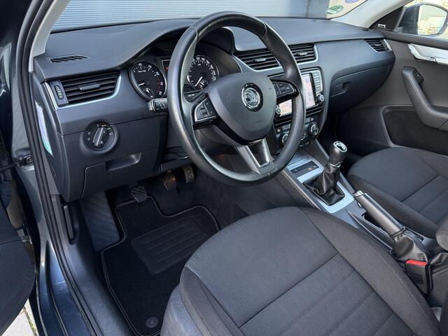 Skoda OCTAVIA Combi 1.0 TSI Gr. Style Business ?Bi-Xenon ?Navigatie Full Map ?Climate ?Canton Sound ?Cruise ?Stoelverwarming ?Parkeersensoren ?Lichtmetaal ?Trekhaak