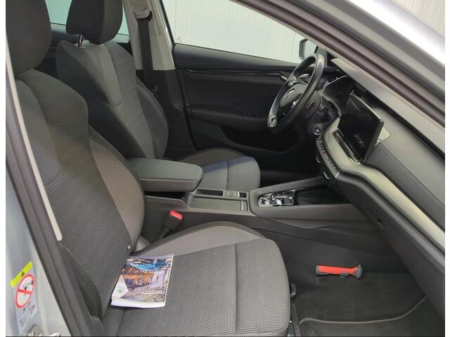 Skoda OCTAVIA Combi 1.0 e-TSI DSG Business Edition Navigatie Panoramdak Keyless Carplay 17 Inch Velgen ACC Dab Led Koplampen Extra Getint Glas NL Auto