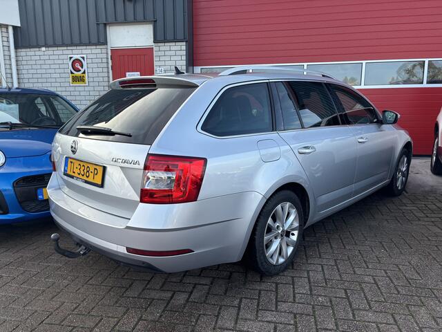 Skoda OCTAVIA Combi 1.0 TSI Greentech Ambition Business AUTOMAAT / RS-STOELEN / TREKHAAK / CARPLAY / NAVI / CLIMA / PDC / DAB+ / NL-AUTO