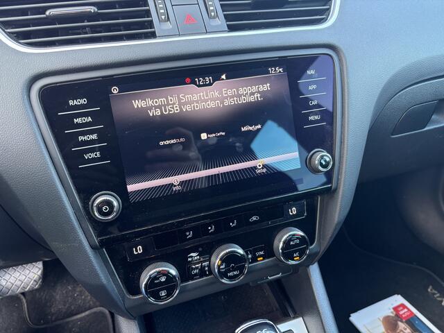 Skoda OCTAVIA Combi 1.0 TSI Greentech Ambition Business AUTOMAAT / RS-STOELEN / TREKHAAK / CARPLAY / NAVI / CLIMA / PDC / DAB+ / NL-AUTO