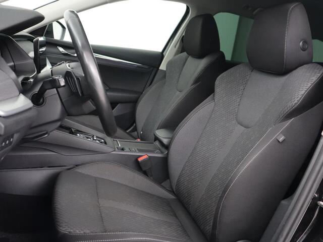 Skoda OCTAVIA 1.5 e-TSI Business Edition | Head-Up | Stoelverwarming | Camera | Side Assist | Memory | Carplay | Navigatie | Digital Cockpit | Climate control | Cruise control | Getint glas