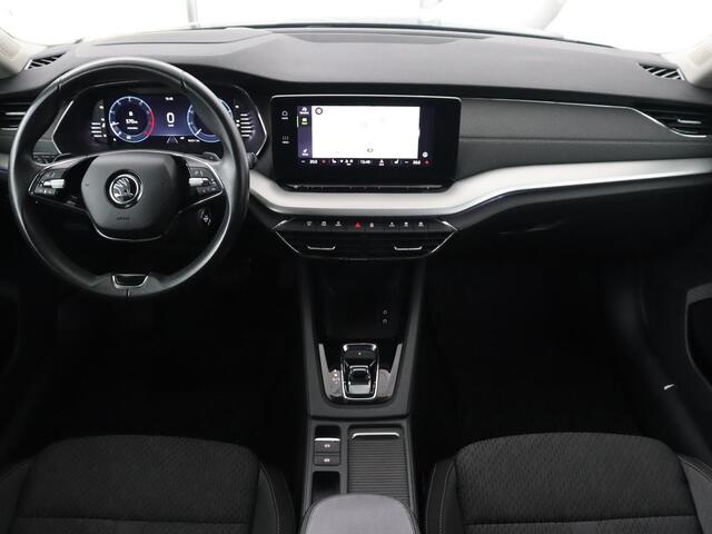 Skoda OCTAVIA 1.5 e-TSI Business Edition | Head-Up | Stoelverwarming | Camera | Side Assist | Memory | Carplay | Navigatie | Digital Cockpit | Climate control | Cruise control | Getint glas