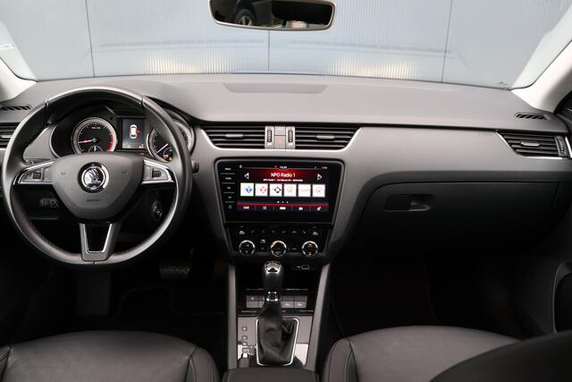 Skoda OCTAVIA Combi 1.0 TSI Greentech Style Business Automaat | Camera | Leer / Alcantara | Stoelverwarming | Trekhaak | 18 Inch | Adaptieve Cruise Control | Canton