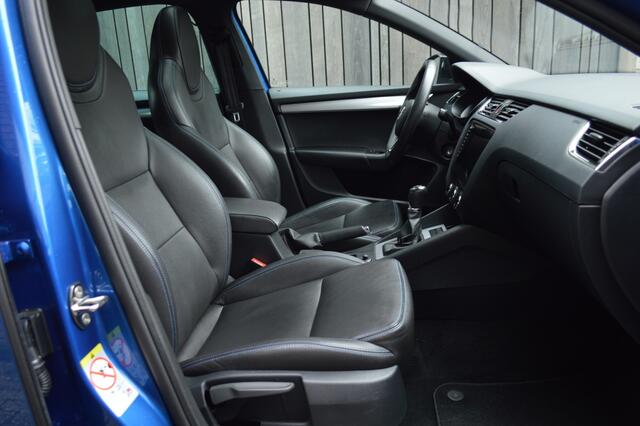 Skoda OCTAVIA 1.0 TSI Greentech Sport Business Panorama Leder CarPlay Trekh Pdc