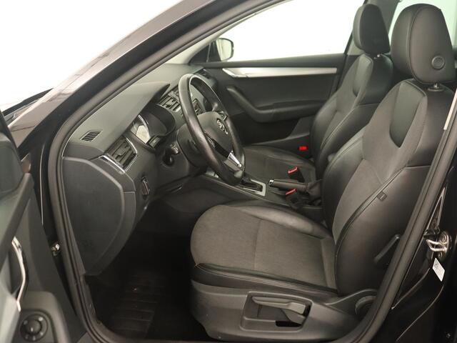 Skoda OCTAVIA 1.6 TDI Greentech Clever Edition | Automaat | Carplay | Stoelverwarming | Navigatie | Cruise control | Climate control | Half leder