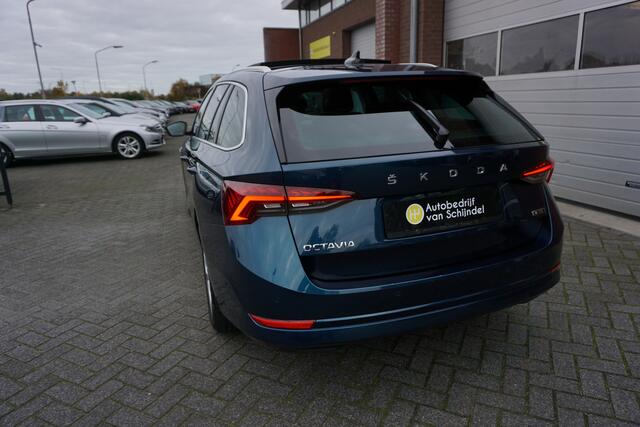 Skoda OCTAVIA Combi 1.5 150PK ACT E-TECH DSG7 STYLE CLEVER LUXE KEURIGE NETTE STAAT PANORAMADAK FULL LED CAMERA ANDROID/APPLECARPLAY NAVI STOEL+STUURVERWARMING ADAPTIEVE CRUISE CLIMA PDC V+A ELECTR.KLEP BLUETOOTH ENZ...