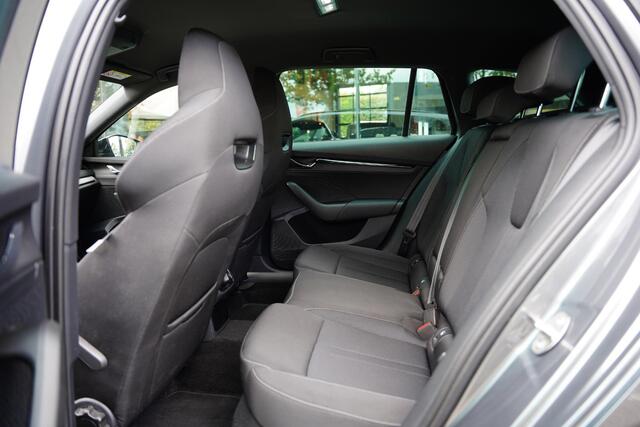 Skoda OCTAVIA Combi 1.0 e-TSI Sport Business