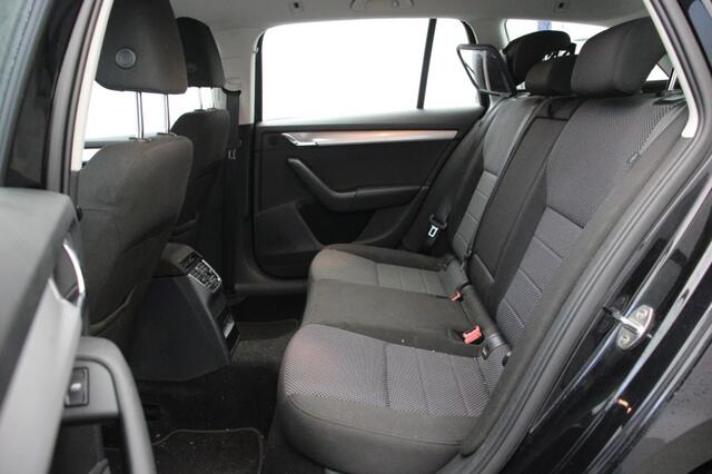 Skoda OCTAVIA 1.6 TDI Combi Amb. Bns Automaat - Carplay, Navi, Cruise, Clima, Trekhaak