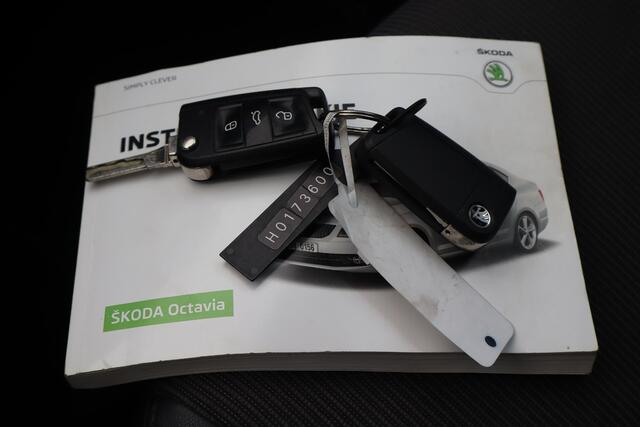 Skoda OCTAVIA 1.0 TSI Greentech Ambition Business Climate control, Navigatie, Cruise control, Stoelverwarming, Trekhaak, Schuif- kanteldak