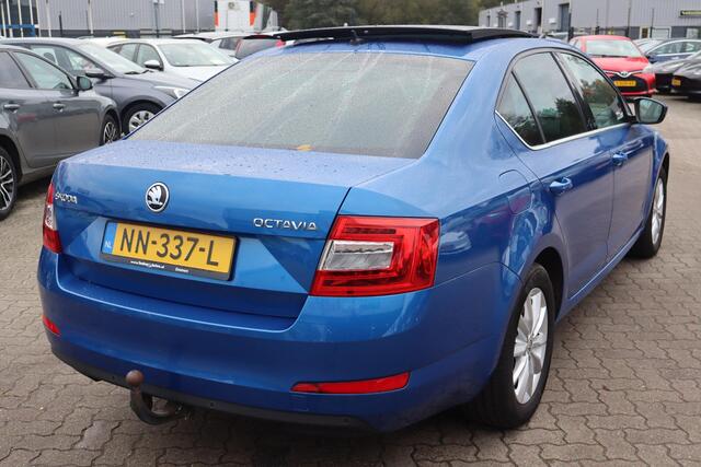 Skoda OCTAVIA 1.0 TSI Greentech Ambition Business Climate control, Navigatie, Cruise control, Stoelverwarming, Trekhaak, Schuif- kanteldak
