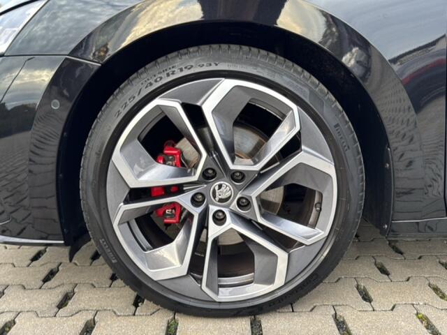 Skoda OCTAVIA 2.0 TDI DSG RS 4X4 PANO-DAK/TREKHAAK/CAMERA/CANTON/NAVI/ACC/MEMORY