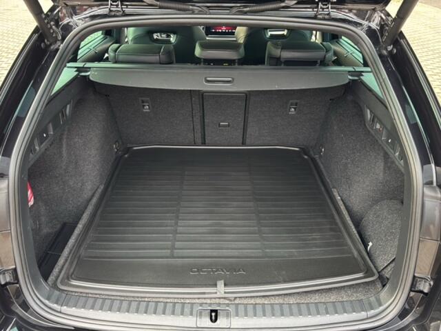 Skoda OCTAVIA 2.0 TDI DSG RS 4X4 PANO-DAK/TREKHAAK/CAMERA/CANTON/NAVI/ACC/MEMORY