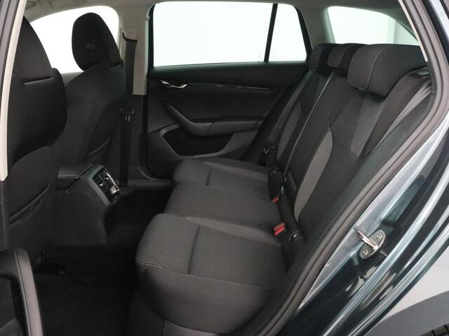 Skoda OCTAVIA 1.0 TSI Business Edition | Carplay | Navigatie | Chroom Pakket | Parkeerhulp | Full LED | Getint glas | Climate control | Cruise control | Bluetooth | Virtual Cockpit | Keyless start | 18'' lichtmetalen velgen