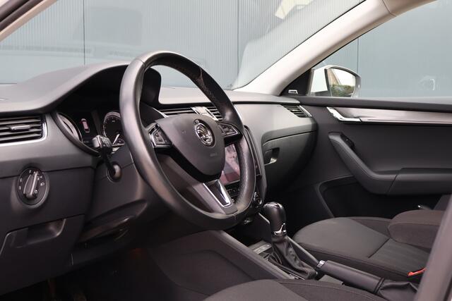 Skoda OCTAVIA Combi 1.0 TSI Greentech Style Business Automaat | Stoelverwarming | Trekhaak | 18 Inch | Camera | LED | Canton