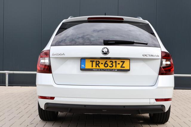 Skoda OCTAVIA Combi 1.0 TSI Greentech Style Business Automaat | Stoelverwarming | Trekhaak | 18 Inch | Camera | LED | Canton