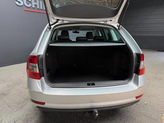 Skoda OCTAVIA Combi 1.5 TSi 150 Pk Automaat Business Edition Climate Controle trekhaak Navigatie Stoelverwarming