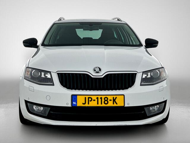 Skoda OCTAVIA Combi 2.0 TDI 150PK Greentech Style Businessline / Navi / Cruise-ctr. / Park-assist / 18" Lmv / Trekhaak / Privacy glass / Canton audio / Apk juni-2026