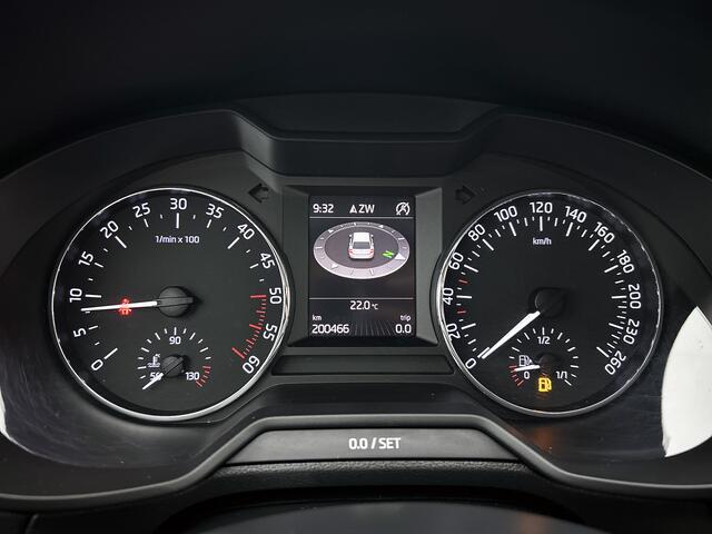 Skoda OCTAVIA Combi 2.0 TDI 150PK Greentech Style Businessline / Navi / Cruise-ctr. / Park-assist / 18" Lmv / Trekhaak / Privacy glass / Canton audio / Apk juni-2026