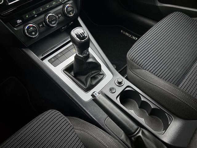 Skoda OCTAVIA Combi 2.0 TDI 150PK Greentech Style Businessline / Navi / Cruise-ctr. / Park-assist / 18" Lmv / Trekhaak / Privacy glass / Canton audio / Apk juni-2026