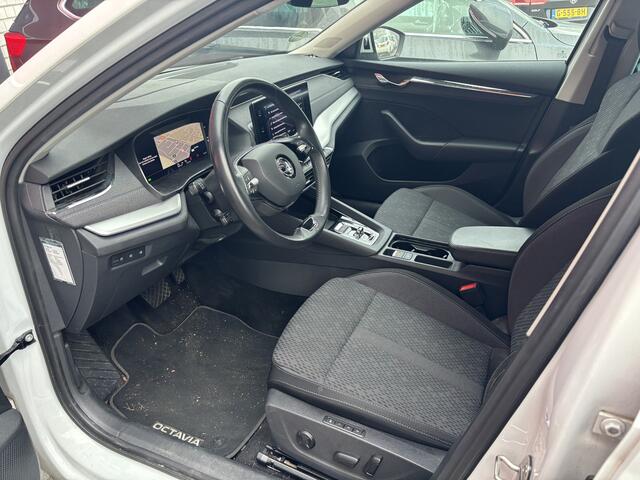 Skoda OCTAVIA Combi 2.0 TDI AUTOMAAT / FULL LED / KEYLESS / VIRTUAL / CARPLAY / CAMERA / STOELVERW / HEAD-UP
