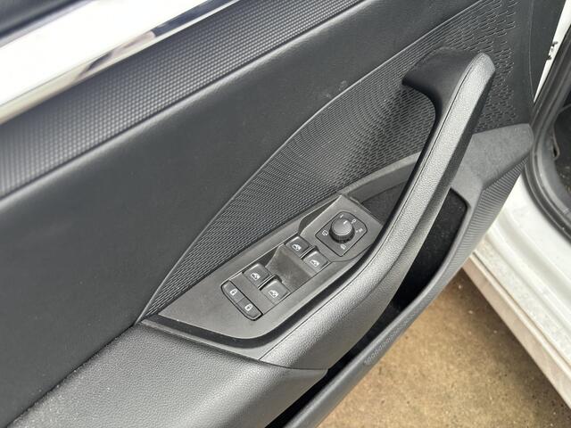 Skoda OCTAVIA Combi 2.0 TDI AUTOMAAT / FULL LED / KEYLESS / VIRTUAL / CARPLAY / CAMERA / STOELVERW / HEAD-UP