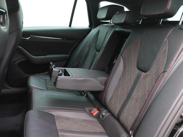 Skoda OCTAVIA Combi 1.4 TSI RS iV PHEV Business 245PK DSG Pano-Schuifdak, 98% SOH, Memorystoel, Head-Up Display, Side Assist, 19" LM Velgen, Navi