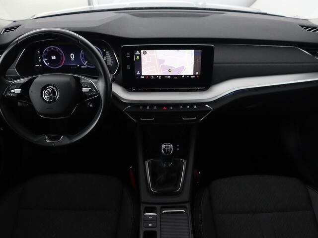 Skoda OCTAVIA 1.5 TSI First Edition | Stoelverwarming | Adaptive cruise | Carplay | Sfeerverlichting | Matrix LED | Navigatie | Parkeerhulp | Keyless | DAB | Virtual Cockpit