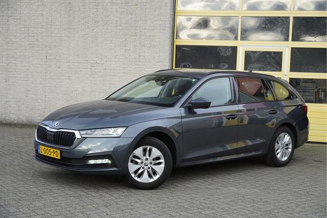 Skoda OCTAVIA Combi 1.0 e-TSI Automaat! Business Edition BJ2021 Lmv 16" | Led V+A | Pdc | Navi | Dynamische knipperlichten | Trekhaak | Elek. achterklep | App-Connect | Virtual cockpit | Climate control | Cruise control | Getint glas