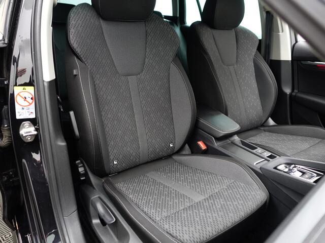 Skoda OCTAVIA Combi 1.0 e-TSI Business Edition Plus Aut- Dynamic Select, Camera, Lane Assist, Sfeerverlichting, CarPlay, Android Auto, Stoelverwarming