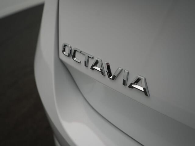 Skoda OCTAVIA Combi 1.0 TSI Business Edition - RIJKLAARPRIJS - All Seasonbanden - Apple Carplay - Android Auto - Adaptive Cruise Control - Stoelverwarming