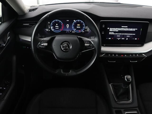 Skoda OCTAVIA 1.0 TSI Business Edition | Carplay | Sfeerverlichting | Navigatie | Full LED | Parkeerhulp | Getint glas | Digital Cockpit