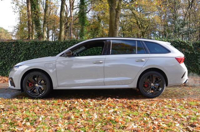 Skoda OCTAVIA Combi 1.4 TSI RS iV PHEV Business Led/Navi/Pdc/Ecc/Stoelverwarming/Virtueel dashboard/Privacy-Glass/Cr-Controle/18-Inch Lmv/RS uitvoering