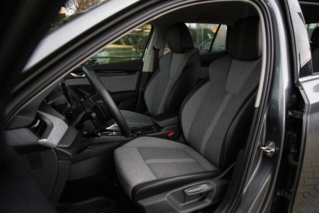 Skoda OCTAVIA Combi 1.5 TSI MHEV Business Edition Plus , Adap. cruise, Trekhaak, Sfeerverlichting,