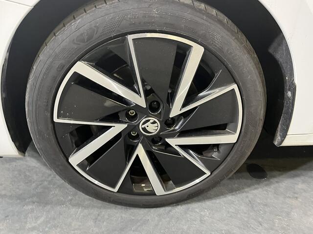 Skoda OCTAVIA Combi 1.4 TSI iV PHEV Sportline AUTOMAAT/ PANO/ CAMERA/ PARK. SENSOREN/ KEYLESS/ STOEL VERWARM./ CRUISE/ SMARTLINK/ LED/ 18 LMV'