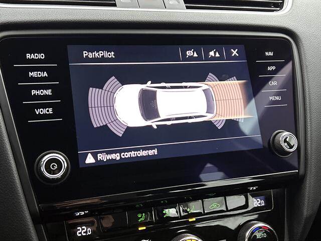 Skoda OCTAVIA Combi 1.0 TSI Greentech Business Edition | Navigatie | Climate controle | Parkeersensoren |