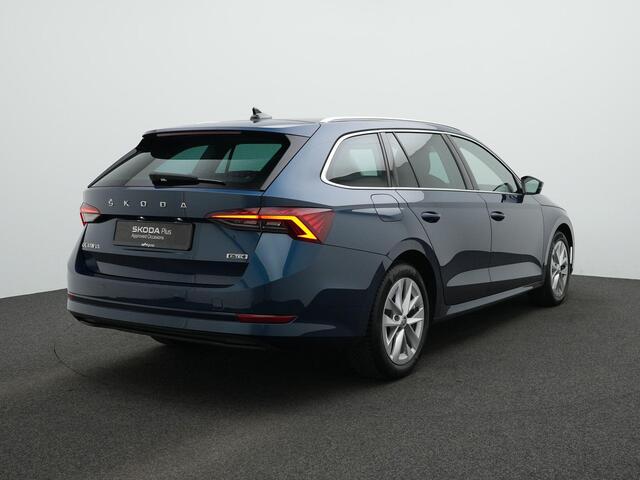 Skoda OCTAVIA Combi 1.0 e-TSI 110 pk DSG Business Edition | Trekhaak | Stoelverwarming | Navigatie | Parkeersensoren voor/achter