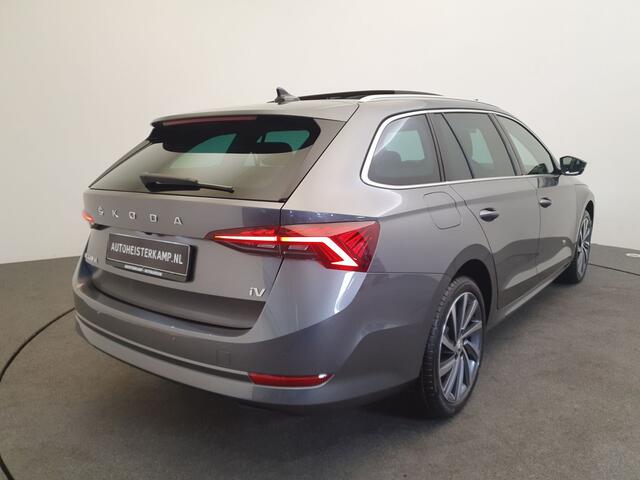 Skoda OCTAVIA Combi 1.4 TSI 204pk DSG/AUT iV PHEV Style Business Edition Wegklapbare trekhaak, Panoramadak, Matrix