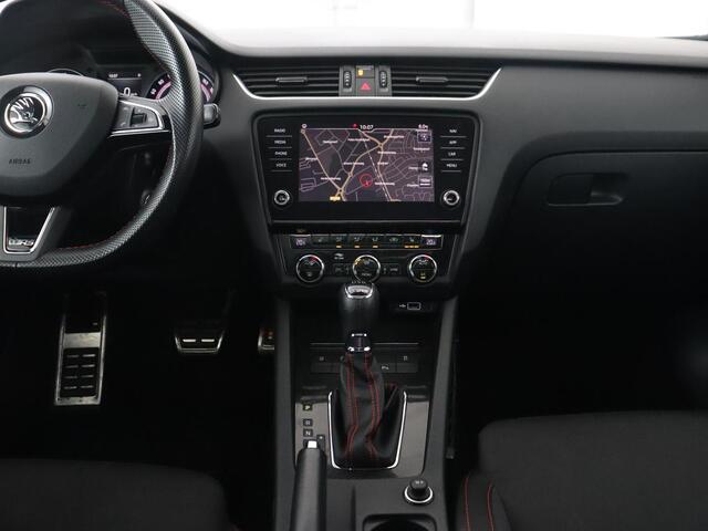 Skoda OCTAVIA 2.0 TSI RS 245 Business | Panoramadak | Stoelverwarming | Adaptive cruise | Camera | Carplay | Achterbankverwarming | Full LED | Keyless | Navigatie