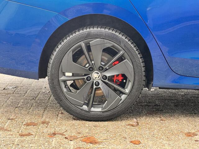 Skoda OCTAVIA Combi 1.4 TSI RS iV PHEV Business | 245pk | Stoelverwarming | Achteruitrijcamera