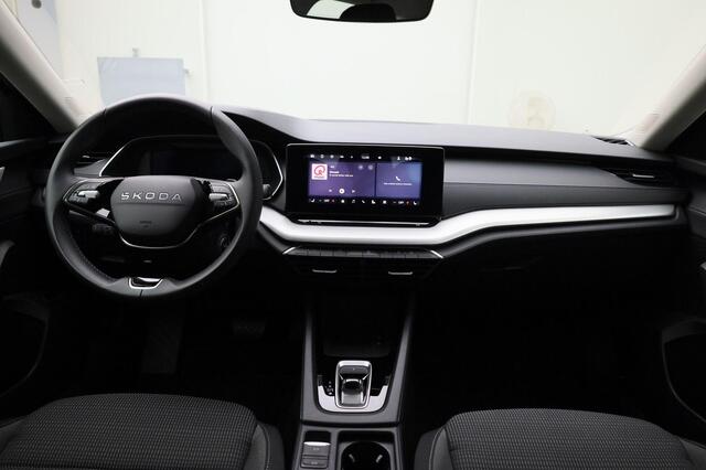 Skoda OCTAVIA Combi 1.5TSI/150PK MHEV Selection DSG · Trekhaak · Camera · Apple/Android · Keyless · Garantie tot januari 2027