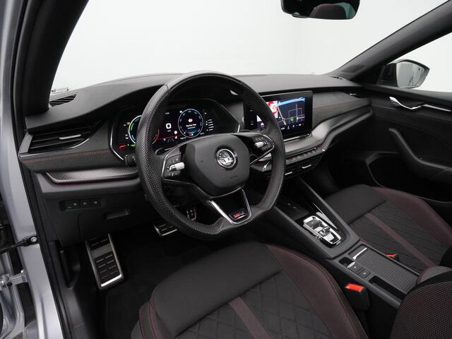 Skoda OCTAVIA Combi 1.4 TSI 245 pk DSG RS iV PHEV Business | Panoramadak | Head-up display | Matrix LED | Stuur-/stoelverwarming | Achteruitrijcamera