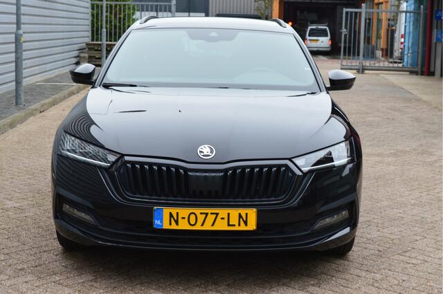 Skoda OCTAVIA Combi 1.0 e-TSI Sport Business O.a: Haak, PDC, Carplay, Clima, Navi, Cruise, Rijklaar, Etc. All-in prijs!