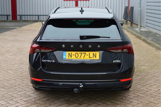 Skoda OCTAVIA Combi 1.0 e-TSI Sport Business O.a: Haak, PDC, Carplay, Clima, Navi, Cruise, Rijklaar, Etc. All-in prijs!