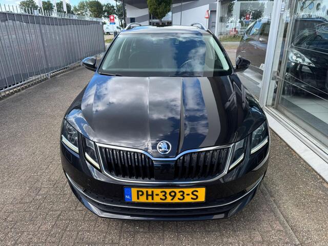 Skoda OCTAVIA Combi 1.0 TSI Greentech Style Business | 2e eigenaar | Automaat | Panoramadak | Cruise control | Navigatie | Airco | Trekhaak | ParkPilot | APK tot 06-07-2026 | NAP |